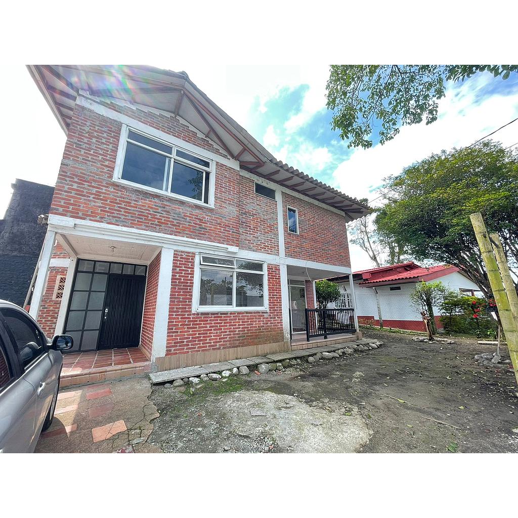 [ACs00500] Casa en zona FCA LA FLORESTA AV CENTENARIO Norte para arriendo - ACs00500