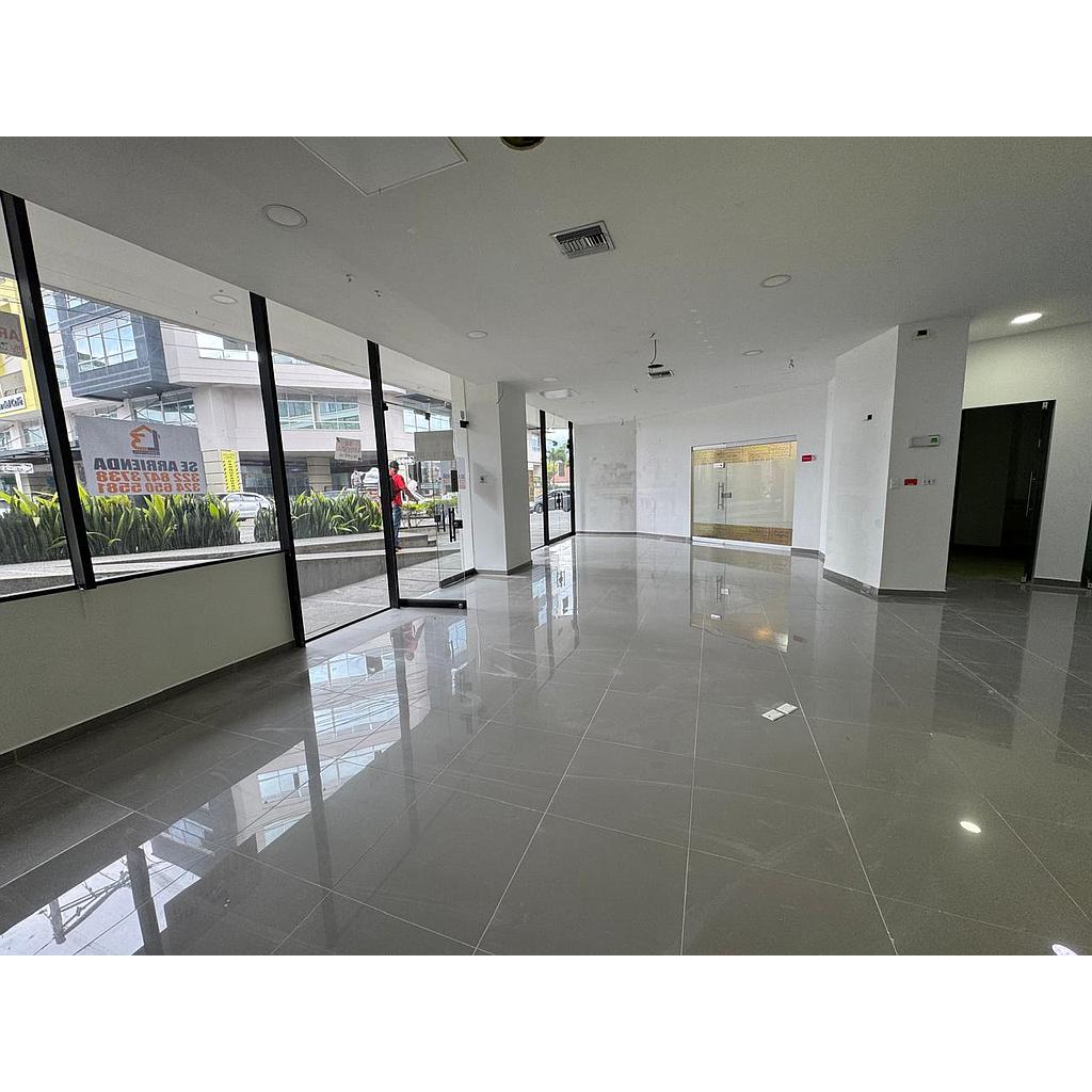 [ALocal02383] Local Comercial en zona fundadores para arriendo - Cl. 1 Nte. #12-17 COMPLEJO EMPRESARIAL LUXOR