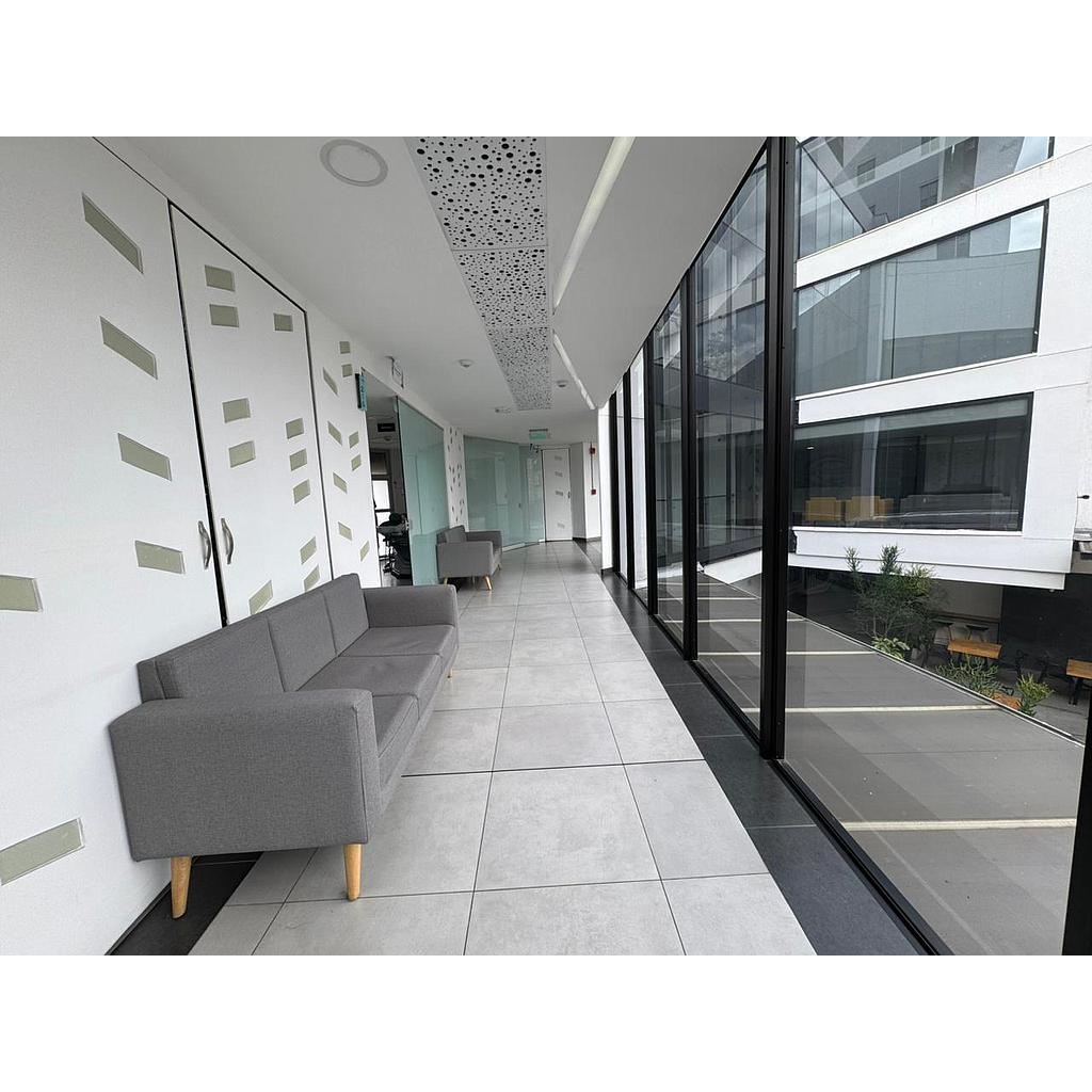 [ACnsltr02342] Consultorio en FUNDADORES  para arriendo