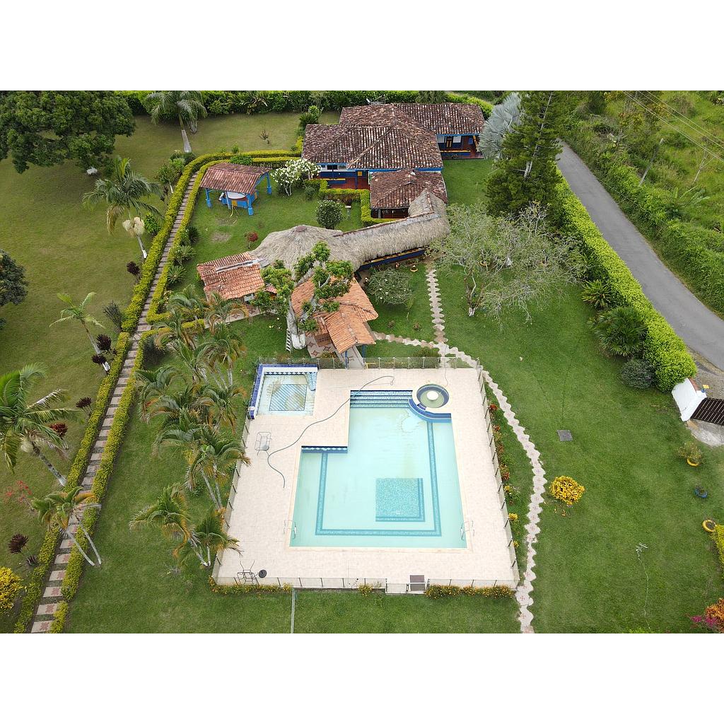 [VChalet C01383] Chalet Campestre en zona MONTENEGRO para venta - a 3 km del parque del cafe 