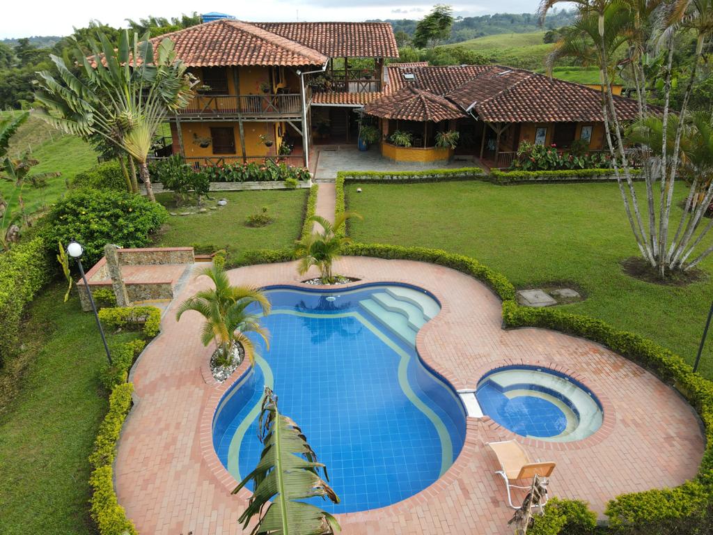 [V100329] FINCA-CHALET en zona Vía Circasia- Montenegro para venta - Vereda Barcelona Baja