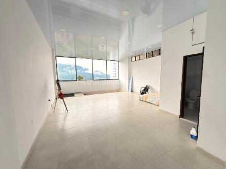 [ALocal02531] Local Comercial en zona Alta Zona Mall Oro Negro 150 M2 para arriendo - ALocal02531