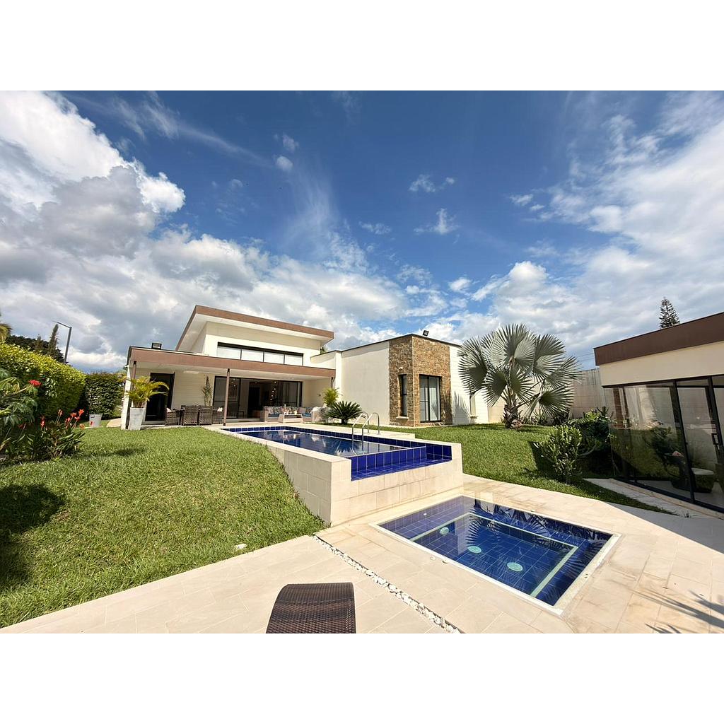 [VCampestre02498] Casa Campestre en zona sector del club campestre para venta - VCampestre02498